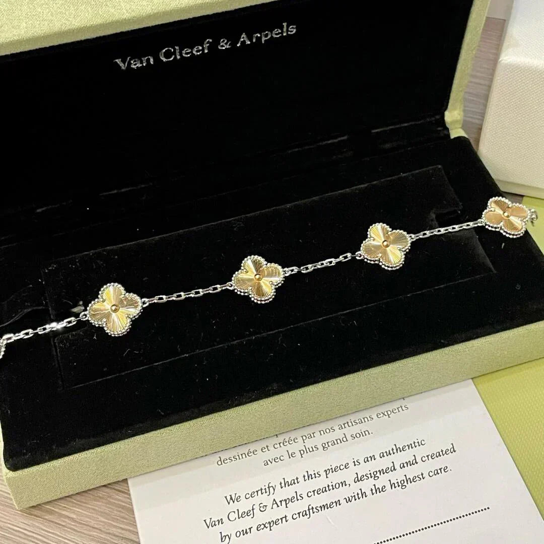 [Super CiCi ] CLOVER 5 MOTIF LASER BRACELET COLLECTION