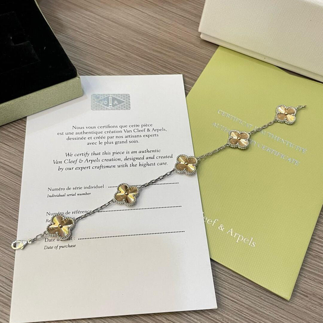[Super CiCi ]CLOVER  5 MOTIFS  CHRISTMAS LIMITED EDITION BRACELET