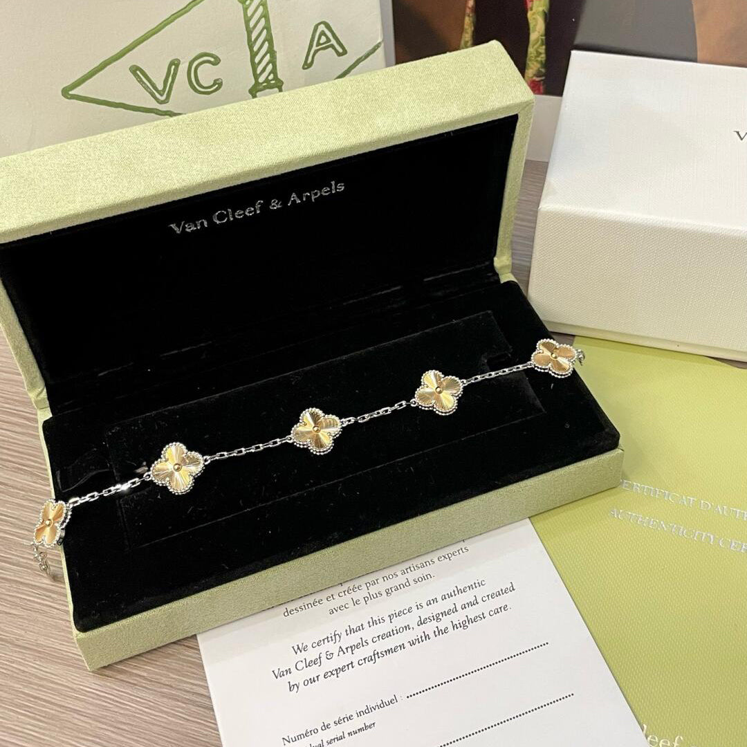 [Super CiCi ]CLOVER  5 MOTIFS  CHRISTMAS LIMITED EDITION BRACELET